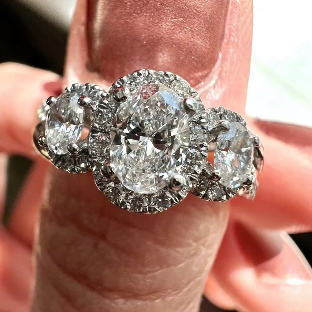 Zales Vera Wang Love 1CT . TW Oval Diamond Three Stone Engagement Ring 14k